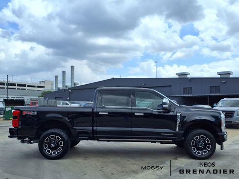 Used 2024 Ford F250 Platinum w/ FX4 Off-Road Package image 8