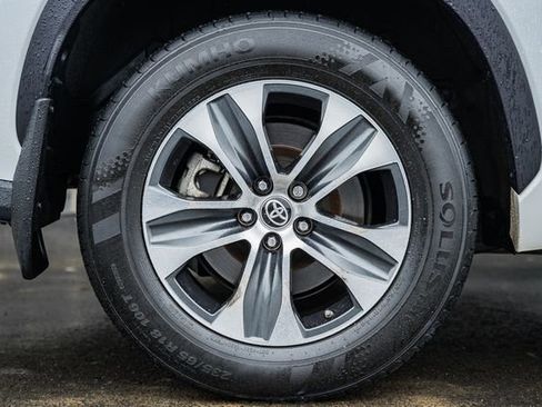 Used 2022 Toyota Highlander XLE image 23