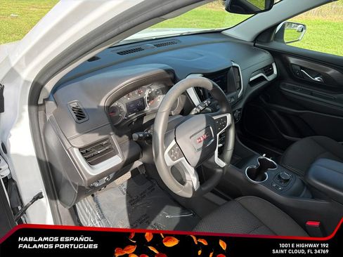 Used 2024 GMC Terrain SLE w/ Driver Convenience Package FWD image 17