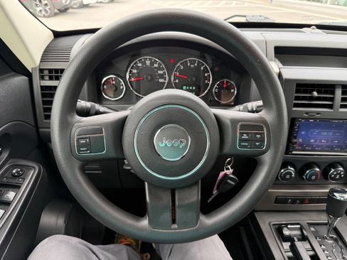 Used 2012 Jeep Liberty Sport AWD/4WD image 17