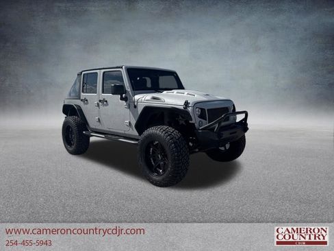 Used 2017 Jeep Wrangler Unlimited Rubicon w/ Cold Weather Group AWD/4WD image 1