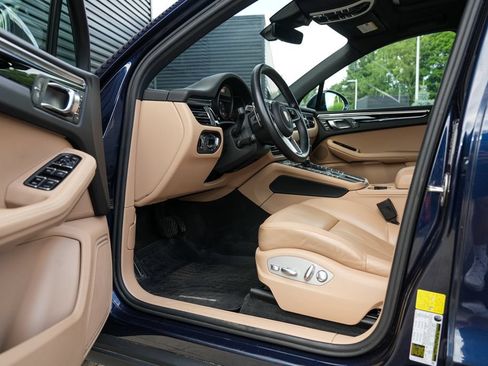 Certified 2021 Porsche Macan AWD/4WD image 18