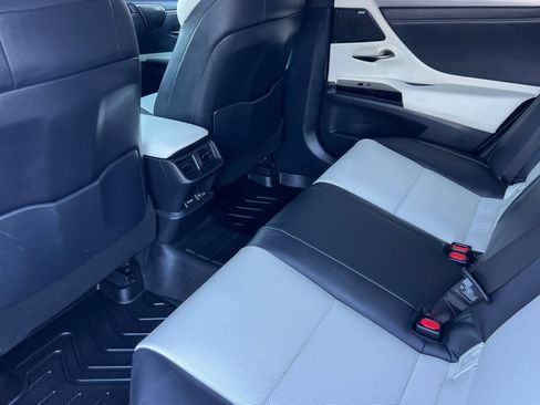 Used 2024 Lexus ES 300h F Sport image 12