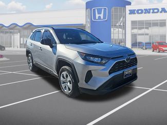 Used 2021 Toyota RAV4 LE video 1