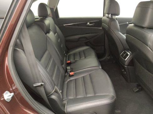 Used 2017 Kia Sorento EX image 19