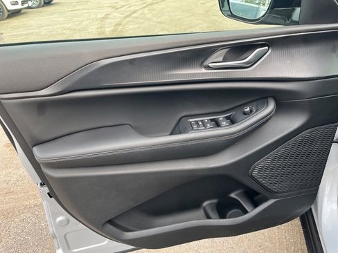 New 2025 Jeep Grand Cherokee Altitude image 18