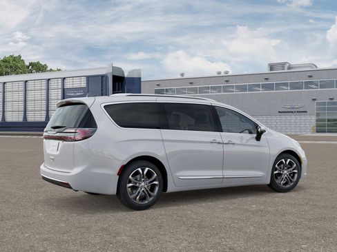 New 2026 Chrysler Pacifica Pinnacle image 24