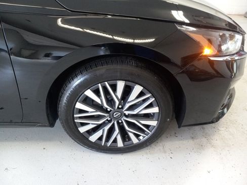 Used 2025 Nissan Altima 2.5 SV FWD image 3