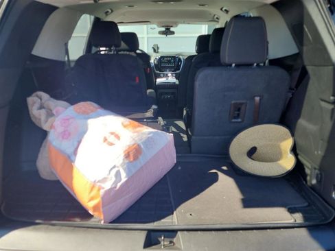 Used 2019 Chevrolet Traverse LT image 1