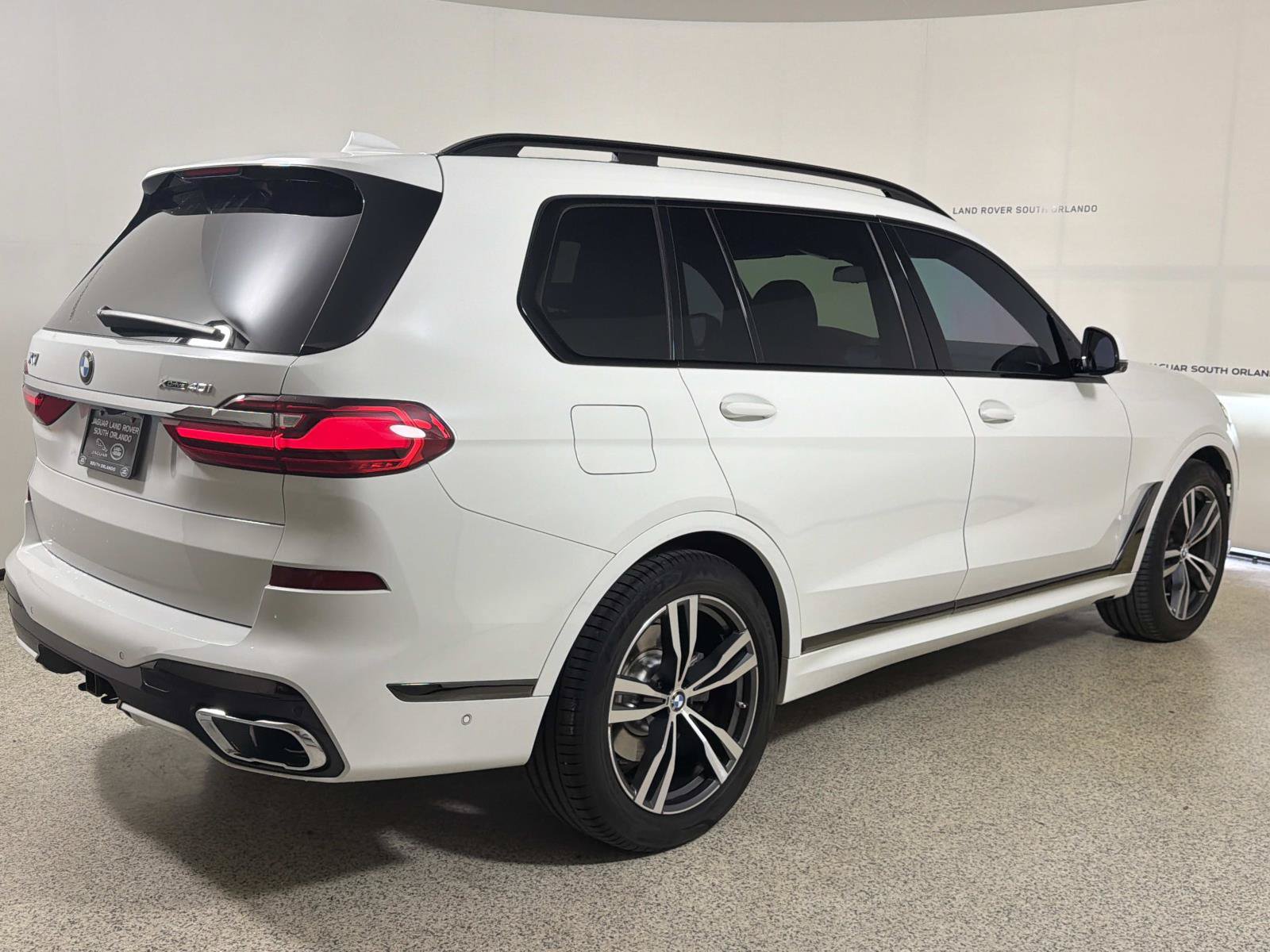 Used 2021 BMW X7 xDrive40i w/ M Sport Package AWD/4WD image 5