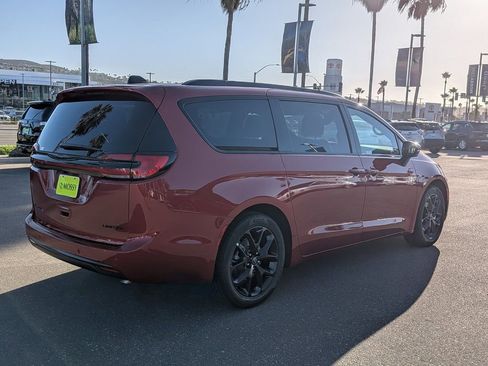 New 2026 Chrysler Pacifica Limited w/ S Appearance Package image 5