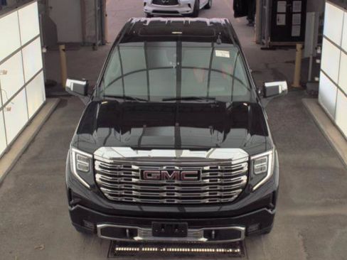 Used 2023 GMC Sierra 1500 Denali w/ Technology Package AWD/4WD image 2