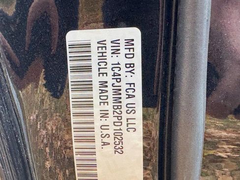 Used 2023 Jeep Cherokee Altitude Lux image 25