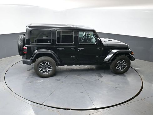 Used 2025 Jeep Wrangler Unlimited Sahara AWD/4WD image 39