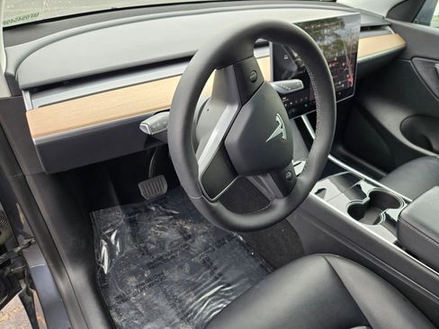 Used 2021 Tesla Model Y Long Range AWD/4WD image 15