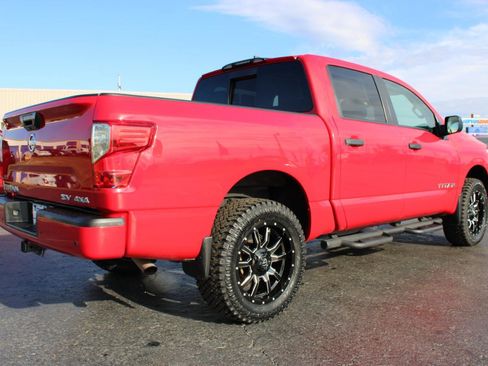 Used 2022 Nissan Titan SV w/ SV Convenience Package AWD/4WD image 4