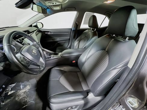 Used 2019 Toyota Camry SE FWD image 18