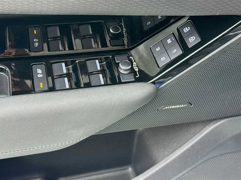 Used 2023 Land Rover Range Rover Velar R-Dynamic S image 19