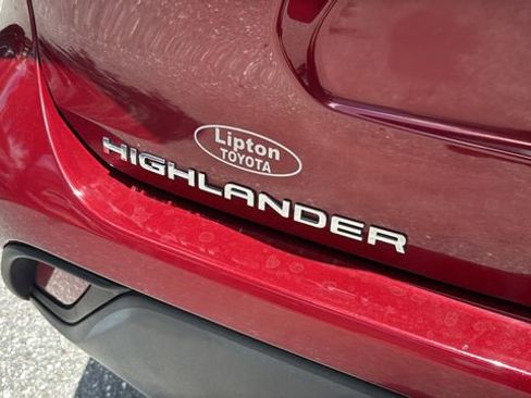 Used 2023 Toyota Highlander XLE FWD image 7