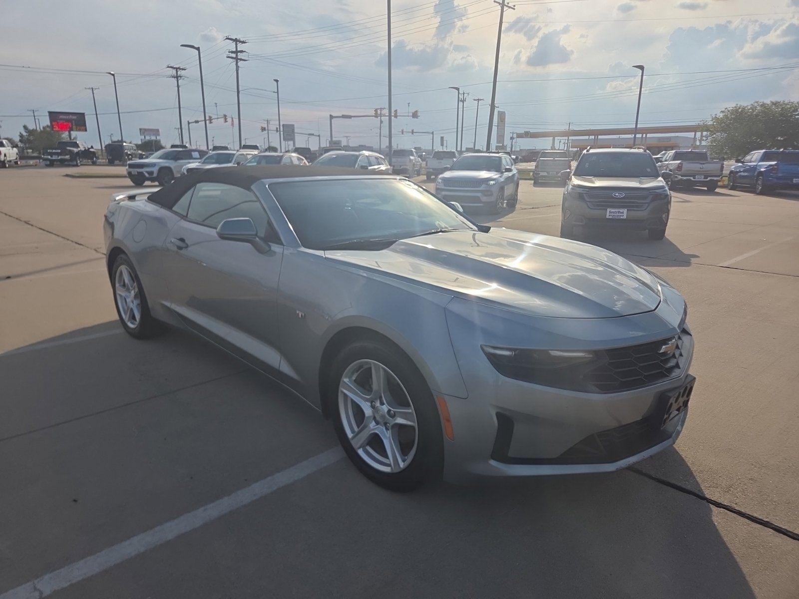 Used 2023 Chevrolet Camaro LT RWD image 3