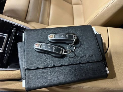 Used 2020 Porsche Panamera 4S image 47