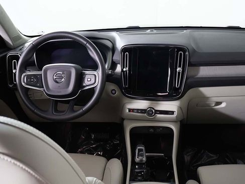 Used 2024 Volvo XC40 B5 Plus w/ Protection Package Premier image 34