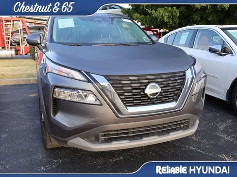 Used 2023 Nissan Rogue SV FWD image 3