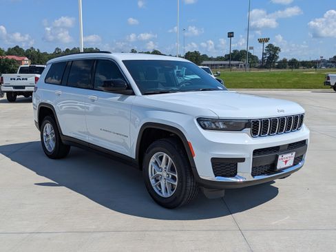 New 2026 Jeep Grand Cherokee L Laredo RWD image 7