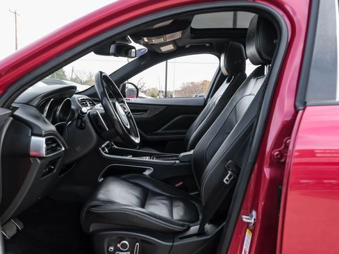 Used 2018 Jaguar F-PACE S image 4