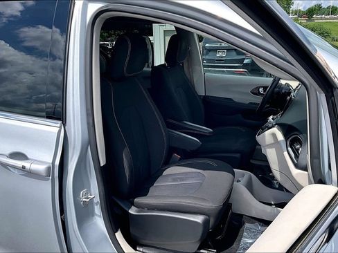 Used 2023 Chrysler Voyager LX FWD image 31