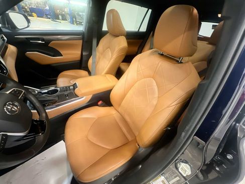 Used 2023 Toyota Highlander Platinum image 14