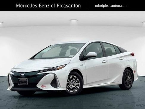 Used 2017 Toyota Prius Prime image 1