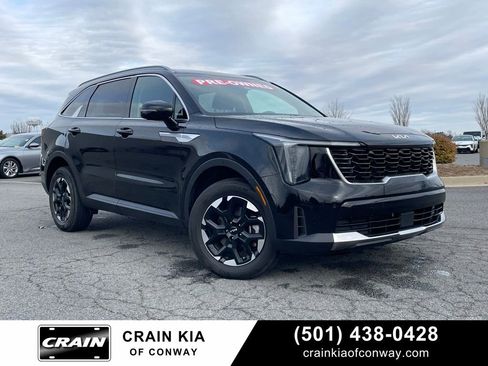 Used 2025 Kia Sorento S image 1