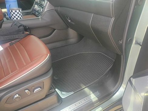 Used 2023 GMC Yukon Denali Ultimate AWD/4WD image 37