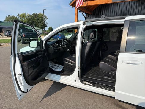 Used 2019 Dodge Grand Caravan GT FWD image 7