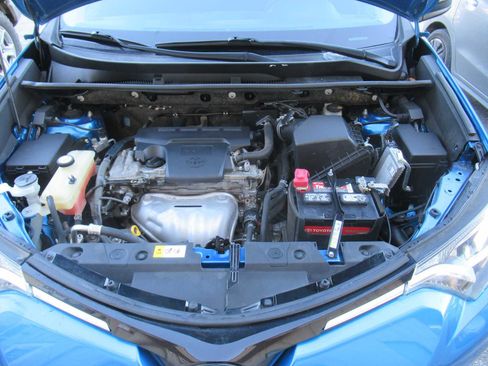 Used 2017 Toyota RAV4 LE image 12