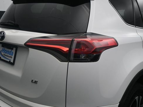 Used 2017 Toyota RAV4 LE FWD image 10