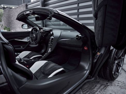 Used 2024 McLaren 750S Spider image 34