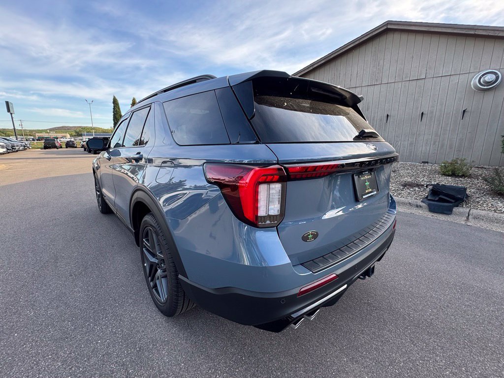 Used 2025 Ford Explorer ST AWD/4WD image 10