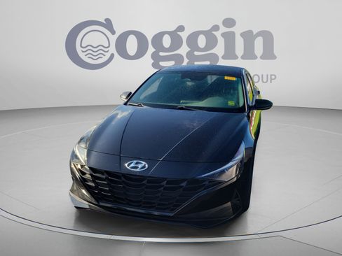 Used 2022 Hyundai Elantra SEL FWD image 2