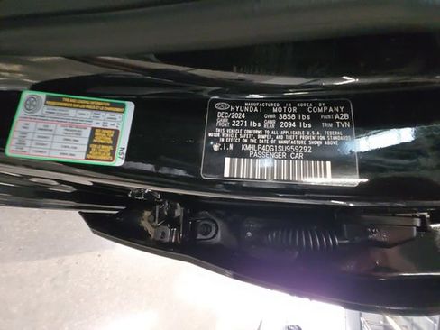 Certified 2025 Hyundai Elantra Limited FWD image 25