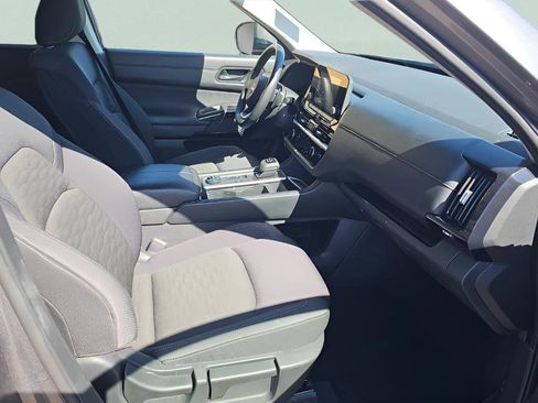 Used 2025 Nissan Pathfinder SV FWD image 6
