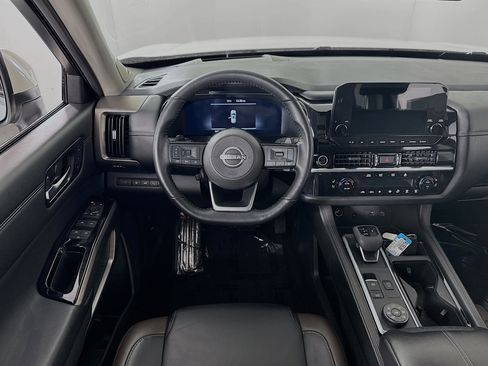 Used 2024 Nissan Pathfinder Platinum image 19