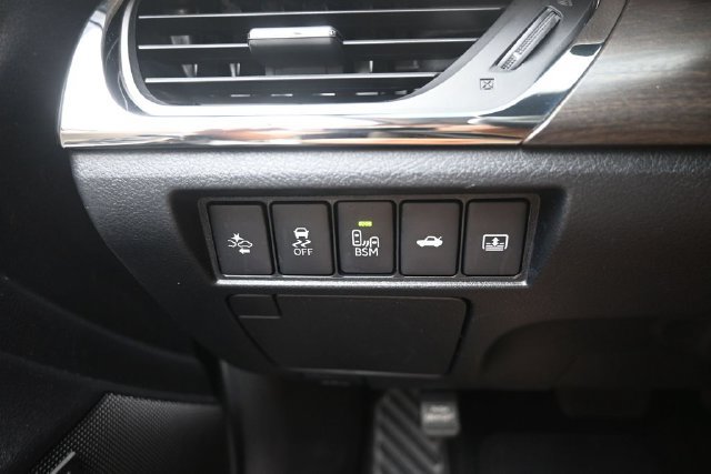 Used 2016 Toyota Avalon Limited w/ Toyota Safety Sense Package FWD image 17