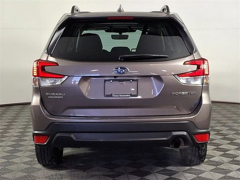 Used 2023 Subaru Forester Premium image 8