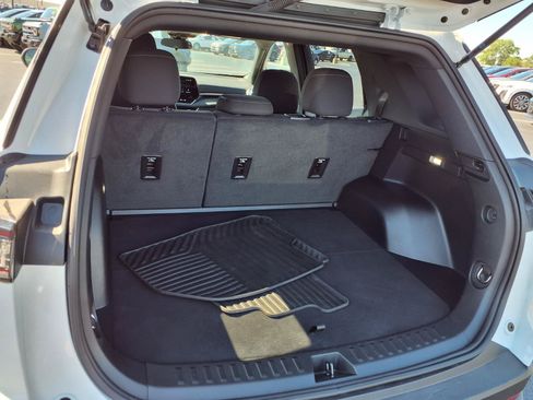 Used 2026 Chevrolet Equinox LT FWD image 23