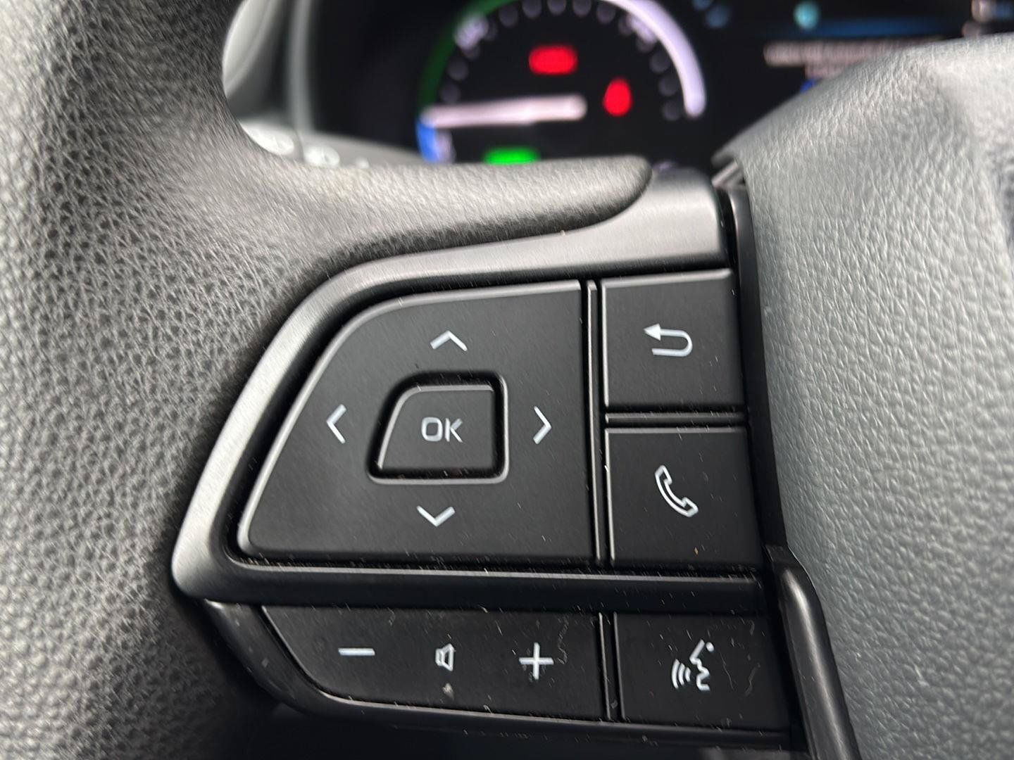 Used 2025 Toyota Sienna LE FWD image 28