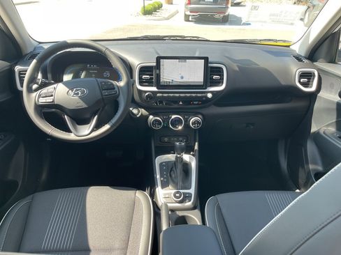 New 2025 Hyundai Venue Limited image 14