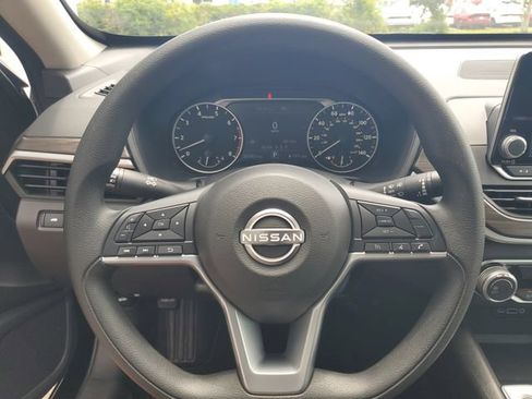 Used 2025 Nissan Altima 2.5 SV FWD image 16