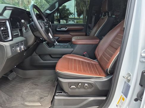 Used 2025 GMC Sierra 3500 Denali Ultimate AWD/4WD image 18
